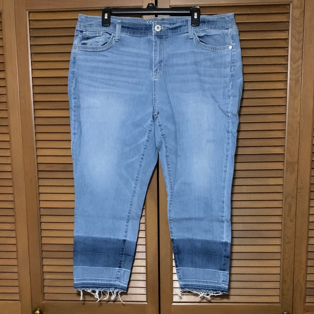 Arizona Jean Co Capri/Short Jeans Rough Hem Juniors Plus 20